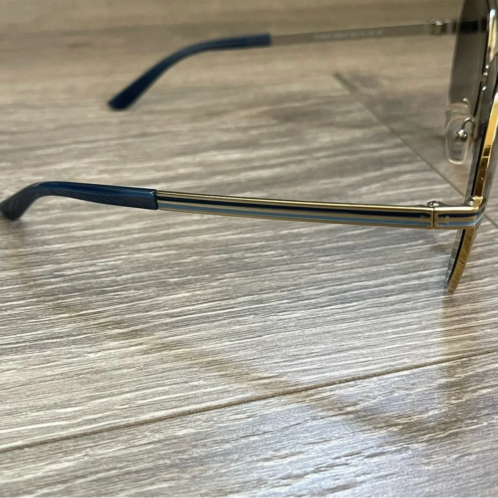 Tory Burch Woman’s Aviator Sunglasses Without Case Excellent Condition